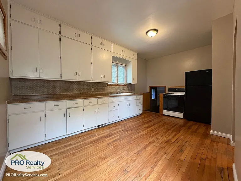 826 Thomas Ave — Photo 7