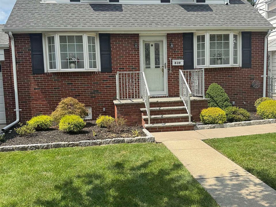 1st image of 809 4th St