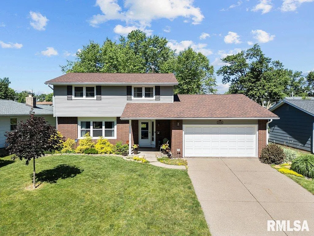3034 Windsor Dr photo 1