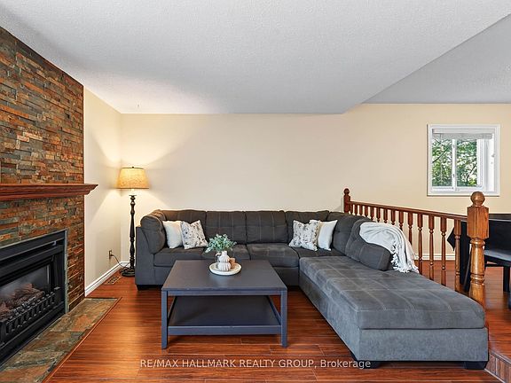 4th image of 385 Princess Louise Dr