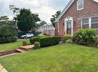 25501 83rd Ave, Glen Oaks, NY 11004