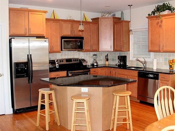 4th image of 1136 Ocean Ave #1