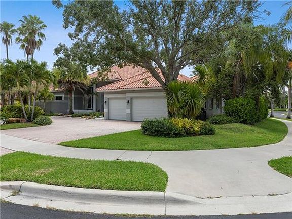 2nd image of 490 Alexandra Cir