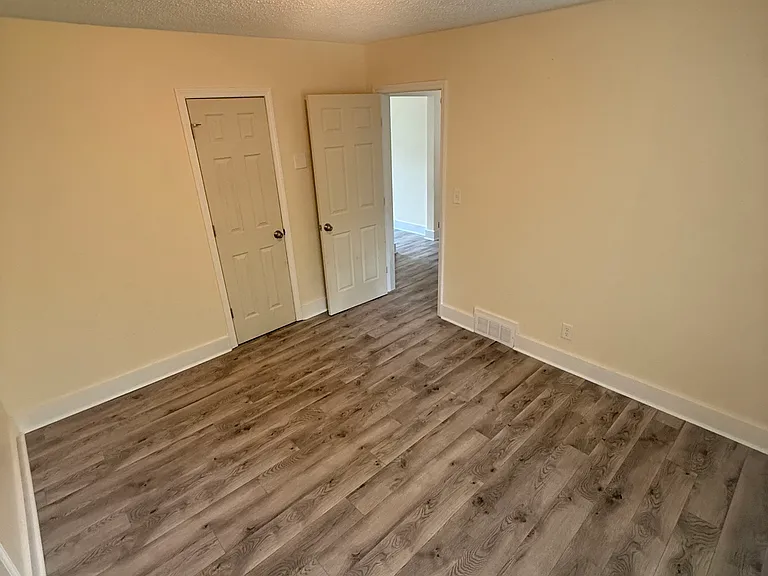 209 Highland Ave — Photo 18