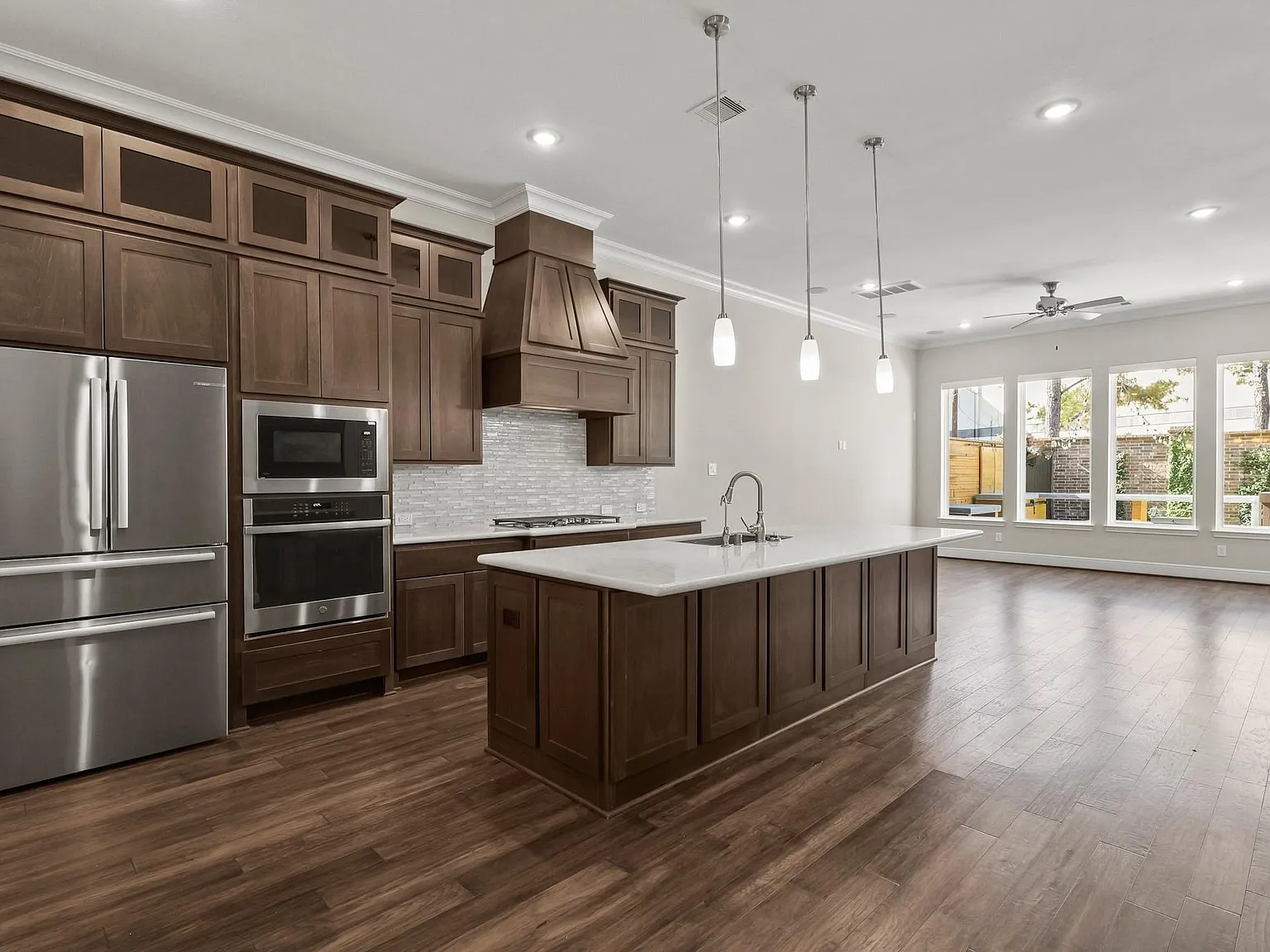 3 bed, 3.5 bath, 2922 sqft, $6,500 — Photo 3