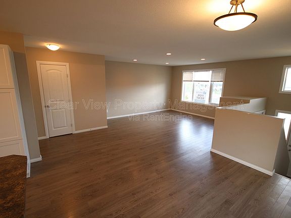 3rd image of 704 Mount Sundance Ln W