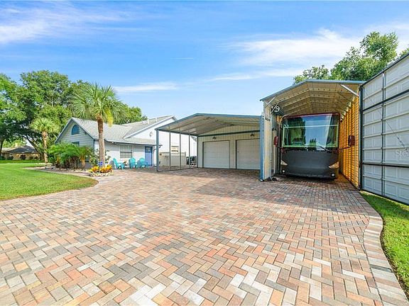 3rd image of 7801 Lake Andrea Cir