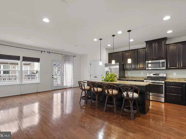 41690 McMonagle Sq — Photo 5