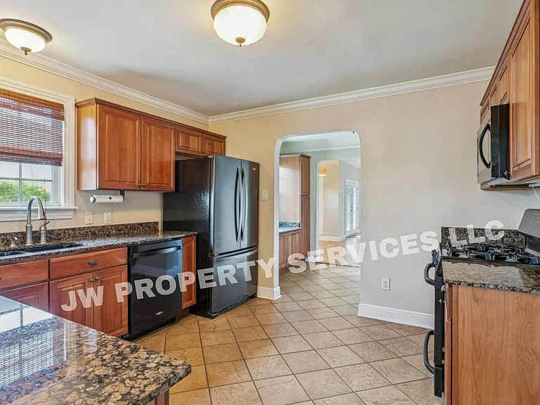 3412 White St — Photo 5