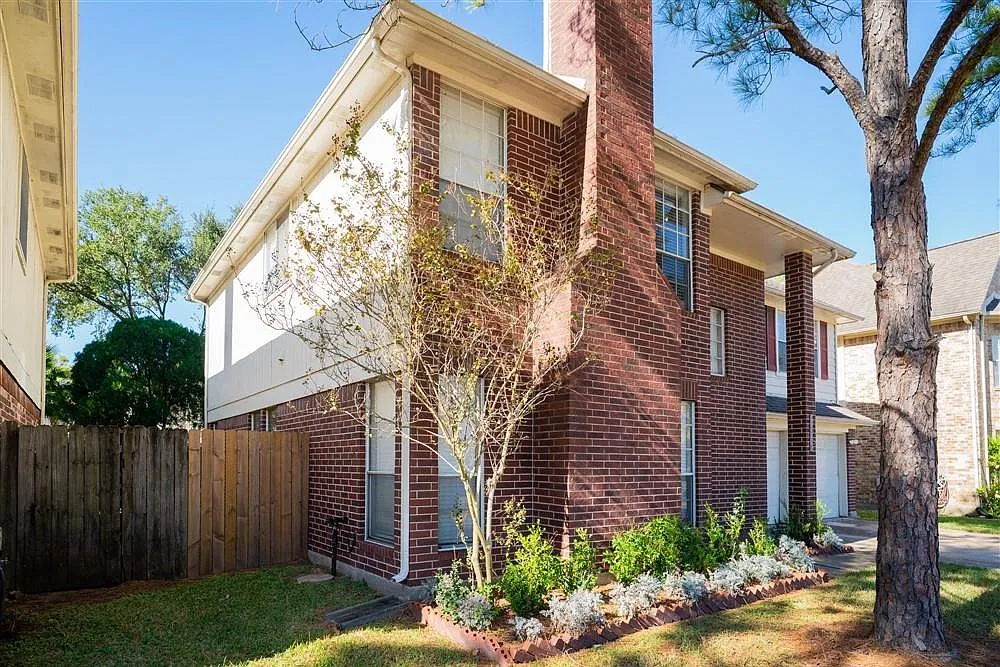 4 bed, 2.5 bath, 2162 sqft, $1,950 — Photo 3