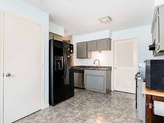 5th image of 8429 162nd Pl APT 3