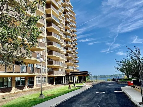 17-85 215th St #3S, Queens, NY 11360