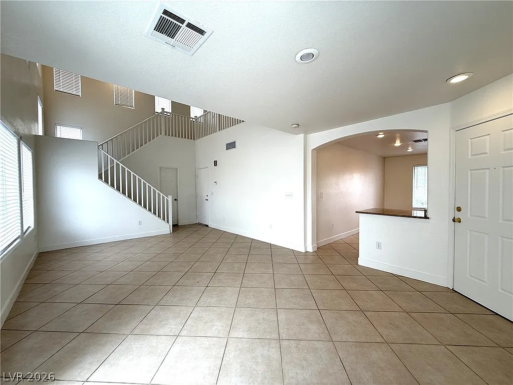3 bed, 2.5 bath, 1357 sqft, $1,890 — Photo 3