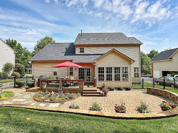 3rd image of 2437 Bethesda Oaks Dr