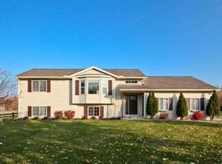 7383 Seventeen Mile Rd NE, Cedar Springs, MI 49319