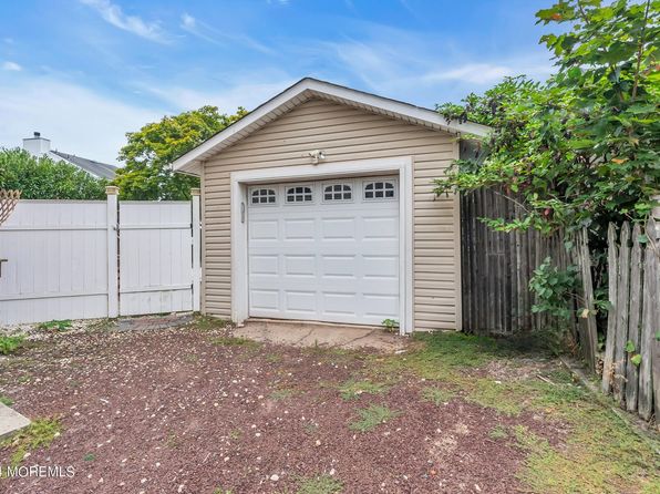 327 Roosevelt Ave #A, Oakhurst, NJ 07755