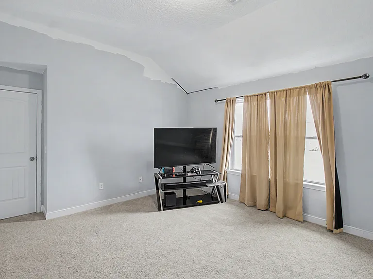 76 Saint Johns Ct — Photo 28