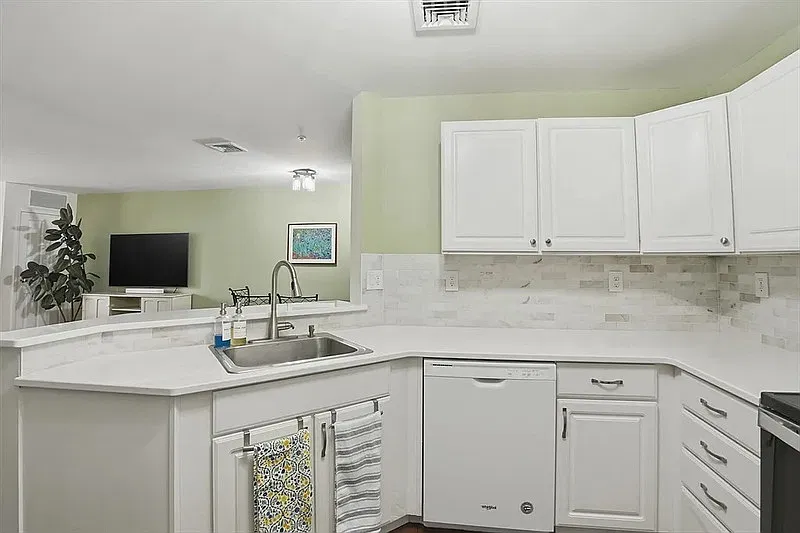 1 bed, 1.0 bath, 747 sqft, $1,620 — Photo 3