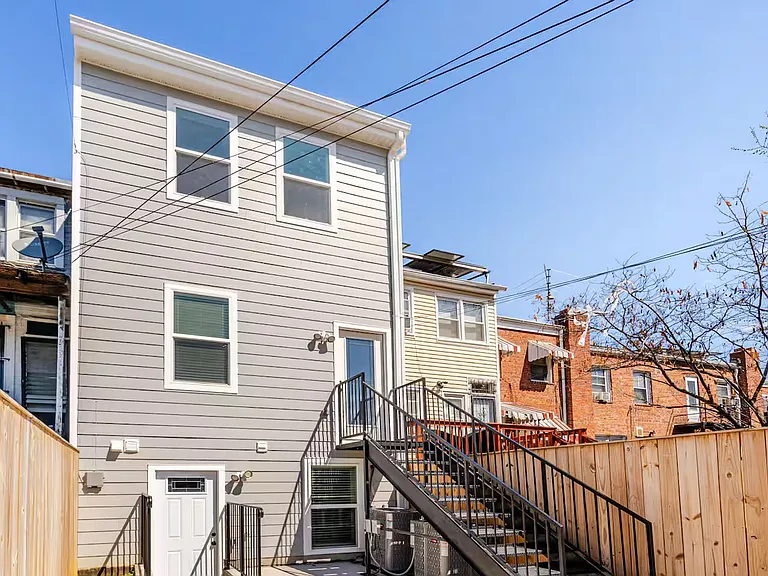1331 Queen St NE — Photo 53
