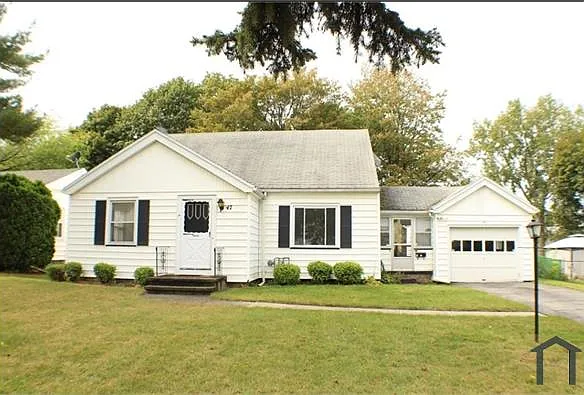 3 bed, $2,300 — Photo 1