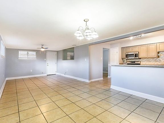 3rd image of 4410 Longfellow Dr