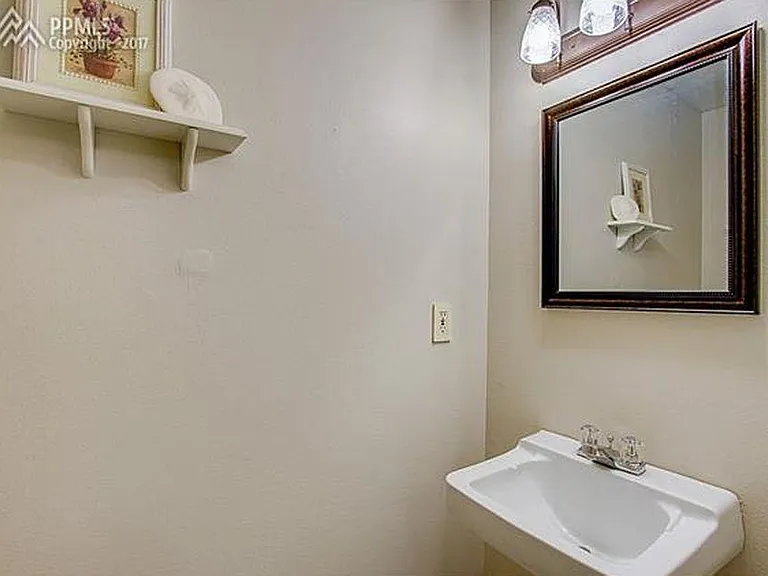 5517 Mansfield Ct — Photo 17