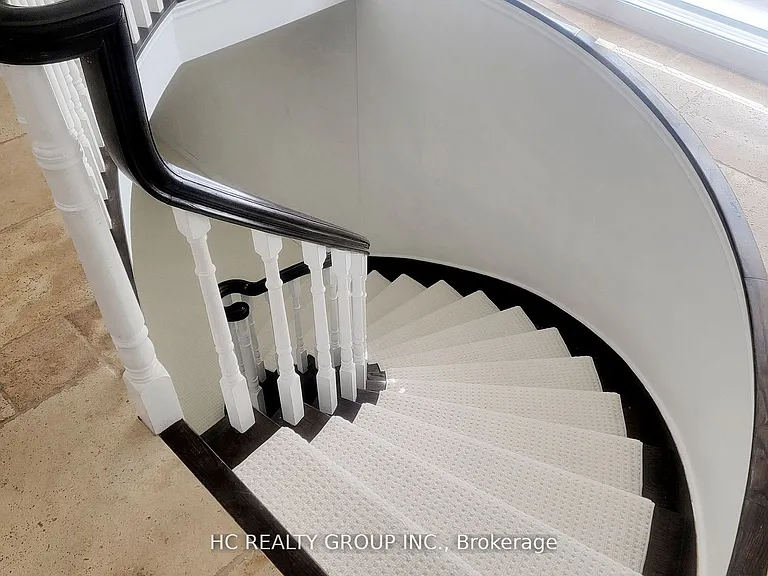 83 Fairway Heights Dr — Photo 28