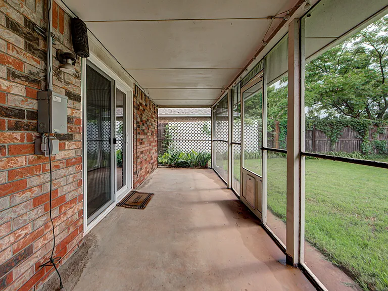721 Vicksburg Ave — Photo 9