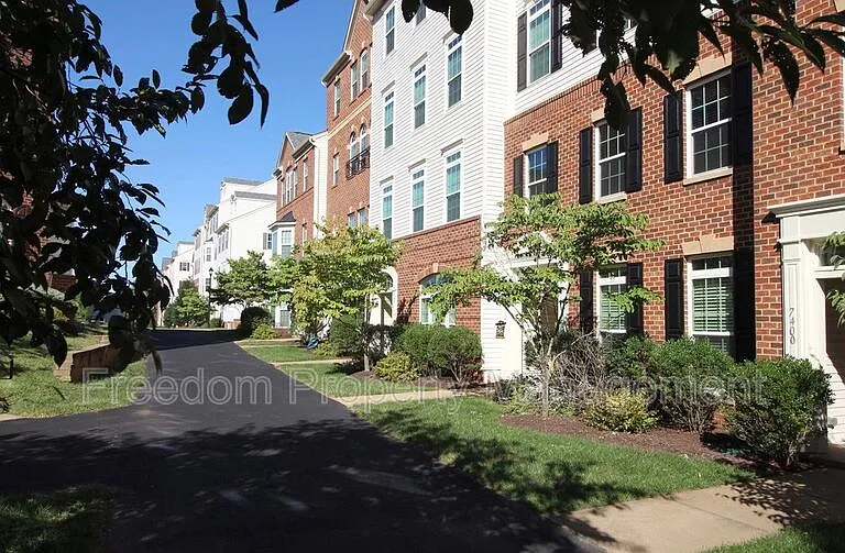 7408 Brunson Cir — Photo 3