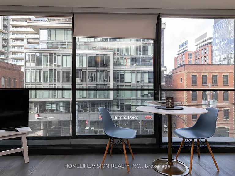 629 King St W #323 — Photo 4