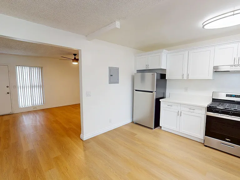 6001 Fulton Ave #4 — Photo 3