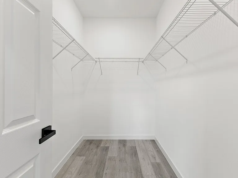 716 Desmoines Dr — Photo 34