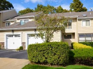 30 Villas Cir, Melville, NY 11747