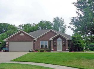 5152 Columbia Dr, Columbus, IN 47203