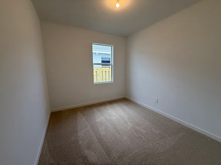 1872 NW 6th Ct — Photo 3