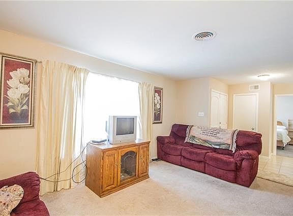 3rd image of 3016 Laredo Dr
