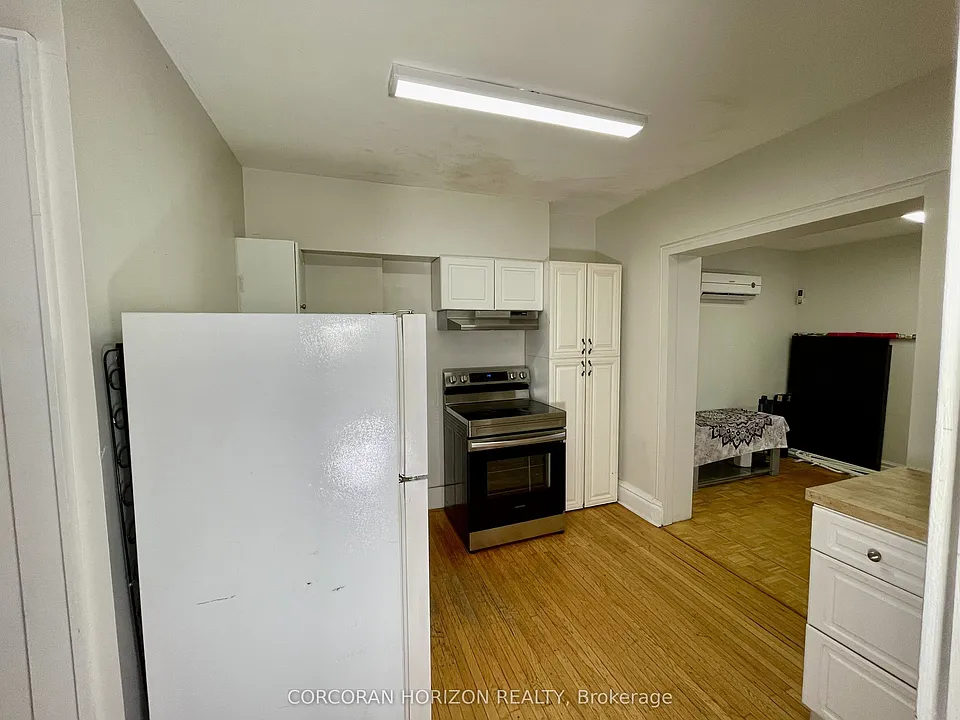 2257 Dundas St W #3