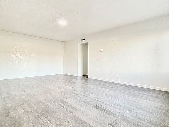 2nd image of 5645 Bancroft Ave
