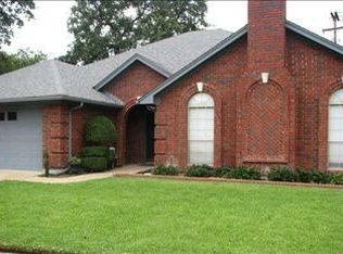 809 Crestview Dr, Bedford, TX 76021
