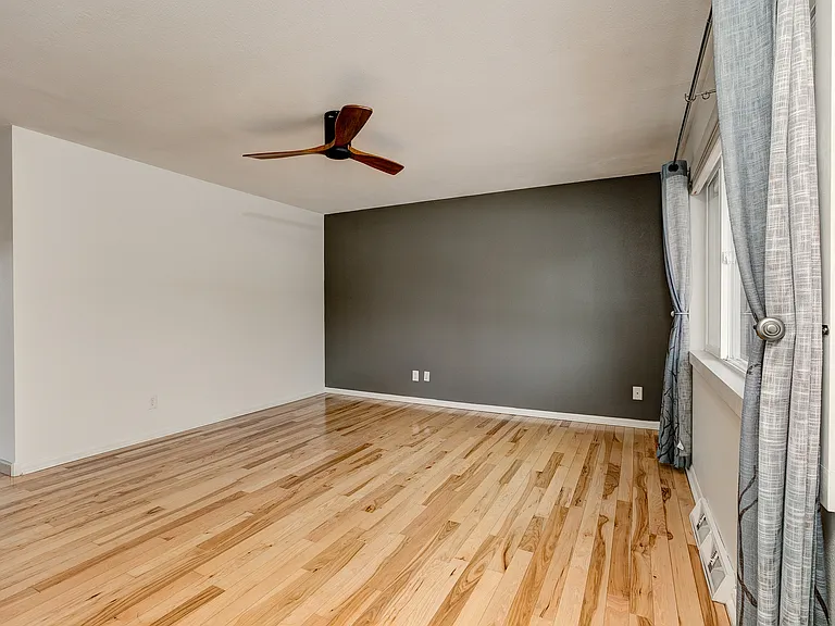 513 Sunrise Ln — Photo 3