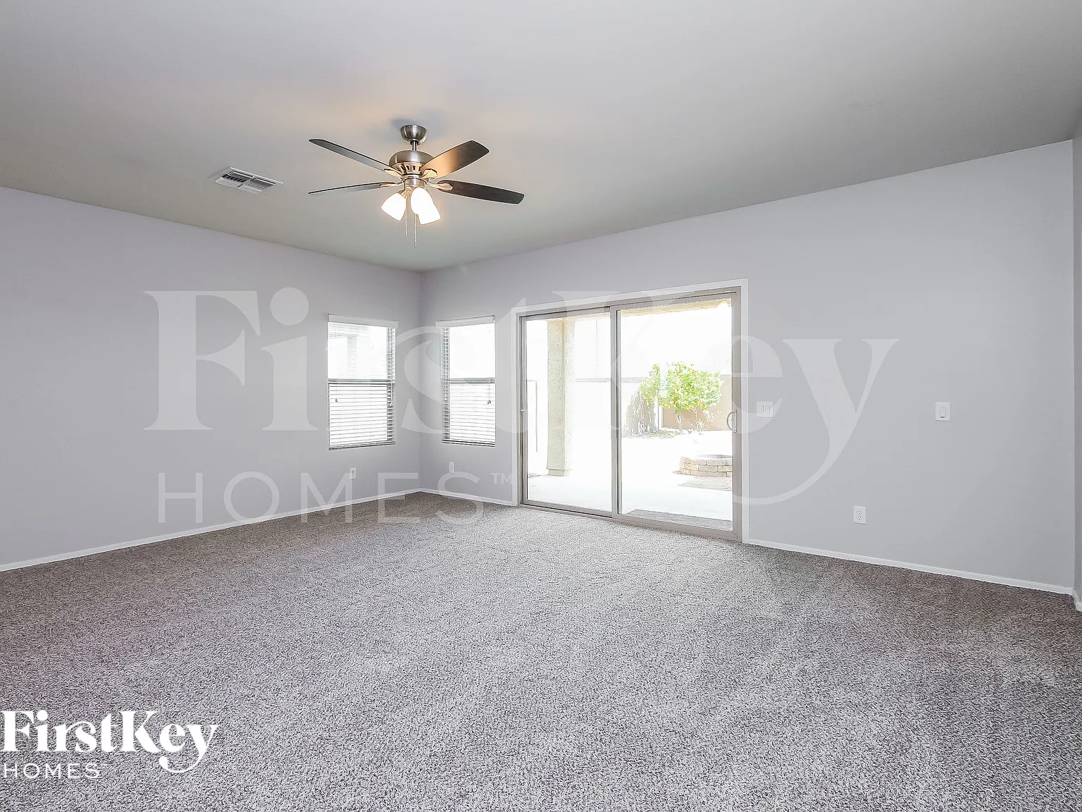 4 bed, 2.0 bath, 2152 sqft, $2,270 — Photo 2