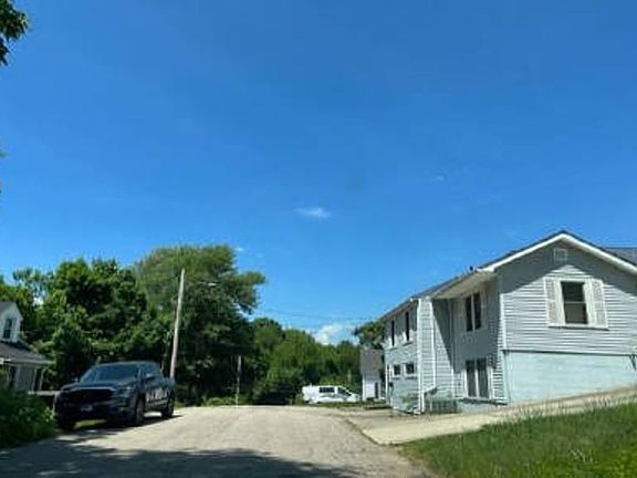 Exterior Neighborhood (street photo)