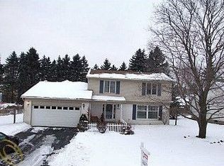 2868 Walmsley Circle Dr, Lake Orion, MI 48360