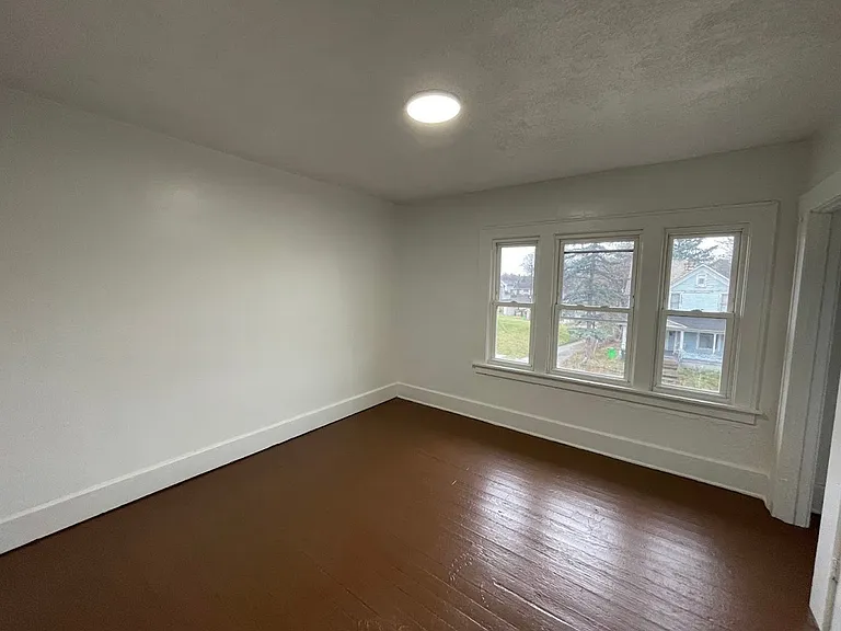 724 S Linden Ave — Photo 11
