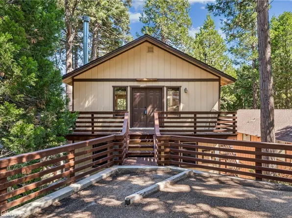 560 Rose Ln, Twin Peaks, CA 92391