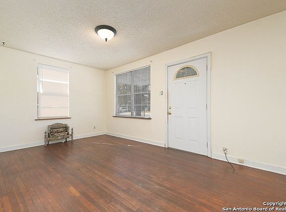 3rd image of 122 Villareal St