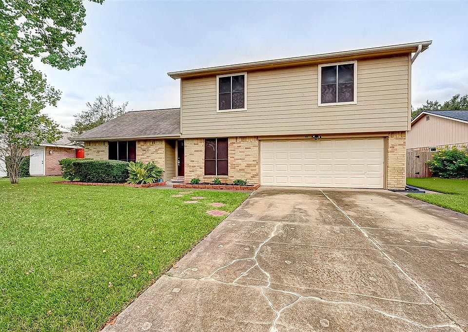 Lovely 2-story home with attached double garage and driveway with ample parking for visitors, family and friends.
