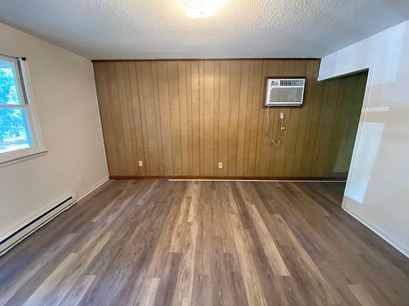 3rd image of 217 Osborne St Unit A