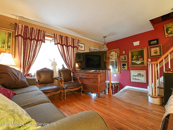 5th image of 490 Dongan Hills Ave
