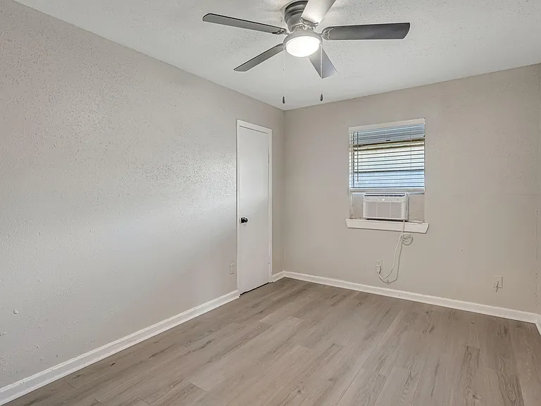 4720 Carmen St #A — Photo 12